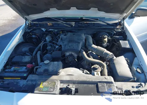 2004 Ford Crown Victoria Lx z USA, uszkodzony, nr VIN 2FAFP74W14X149804